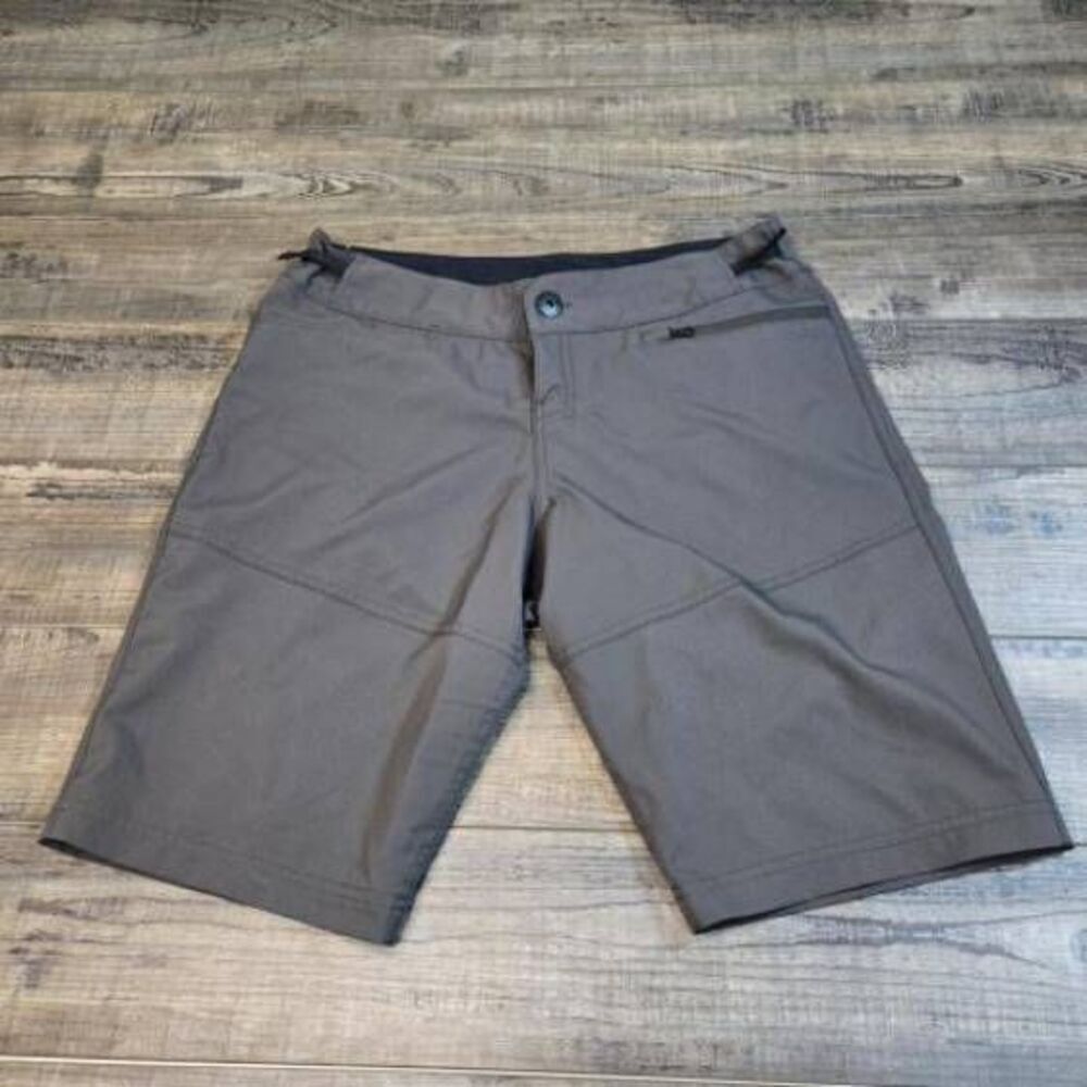 Specialized women's trail biking shorts size med charcoal gray Bermuda adj waist